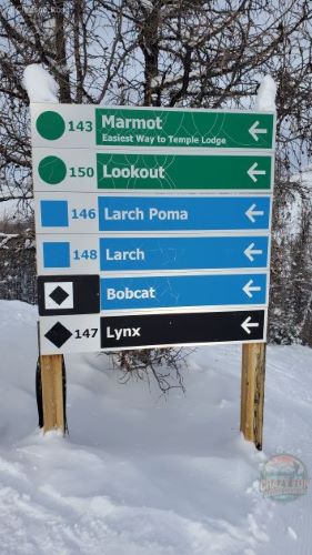 Sign showing the direction and difficulty of the runs on Larch mountain.