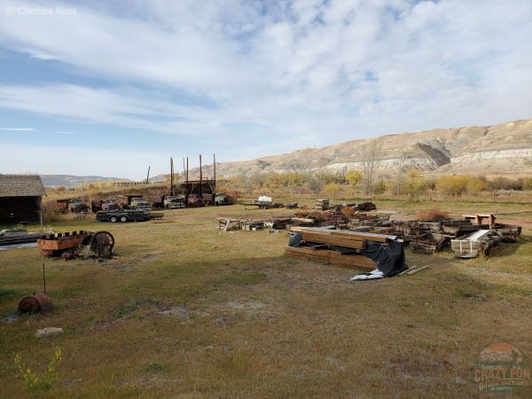 Old equipment sitting in a field.