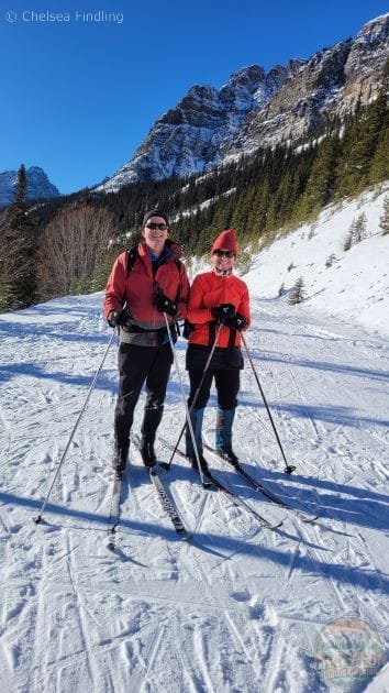 Two people cross-country skiing to Lake Moraine. 