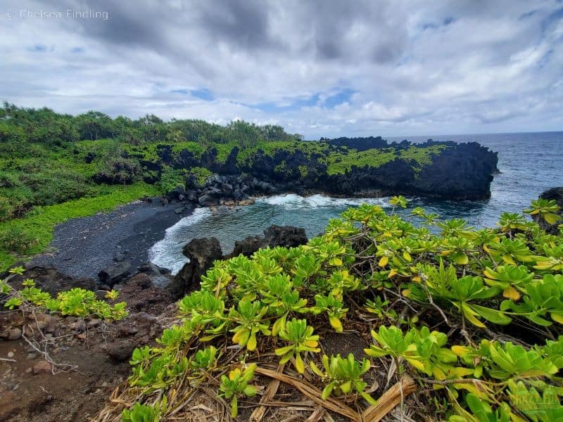 Waiʻānapanapa State Park is included in activities in Maui for couples. 